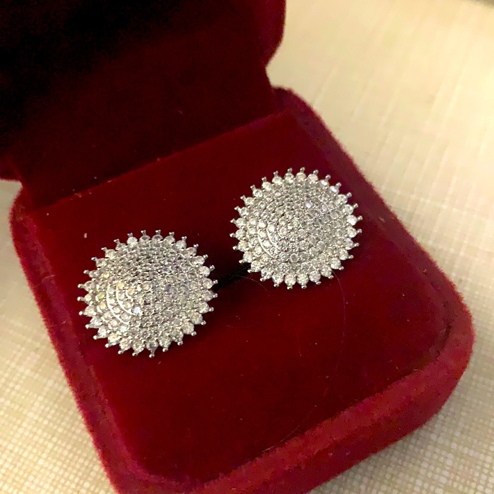 New beautiful white Sapphire Studs earrings